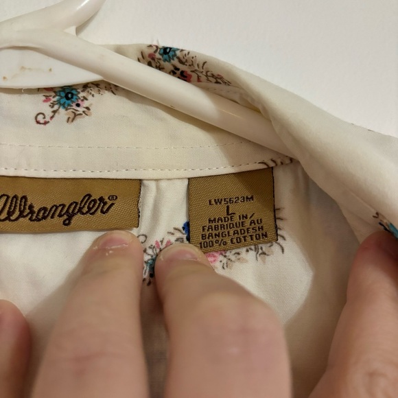 Women’s Wrangler Floral Ruched Cream/White Western Button Up Blouse Size L - Picture 3 of 10